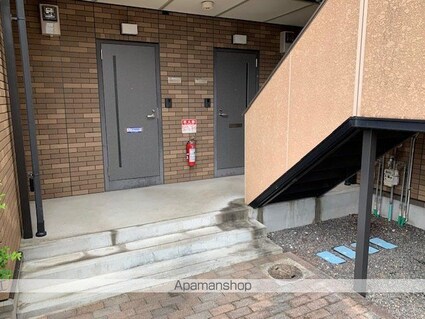 滋賀県蒲生郡日野町大字大窪[2LDK/52.02m2]のエントランス2