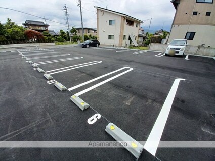 ヴィオコート　平田[1K/32.43m2]の駐車場