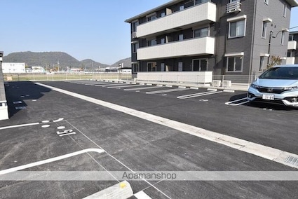 ユニヴェール　Ｆ棟[1LDK/42.79m2]の駐車場