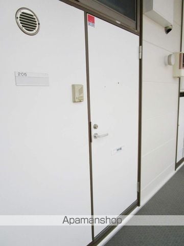 レオパレスフローラの玄関写真