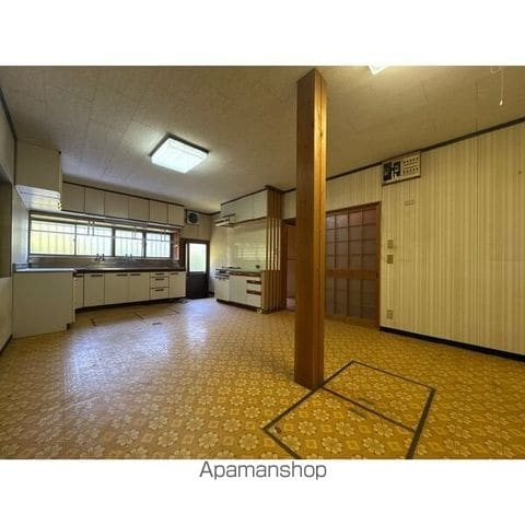 海津市 2階建 築46年の内装写真