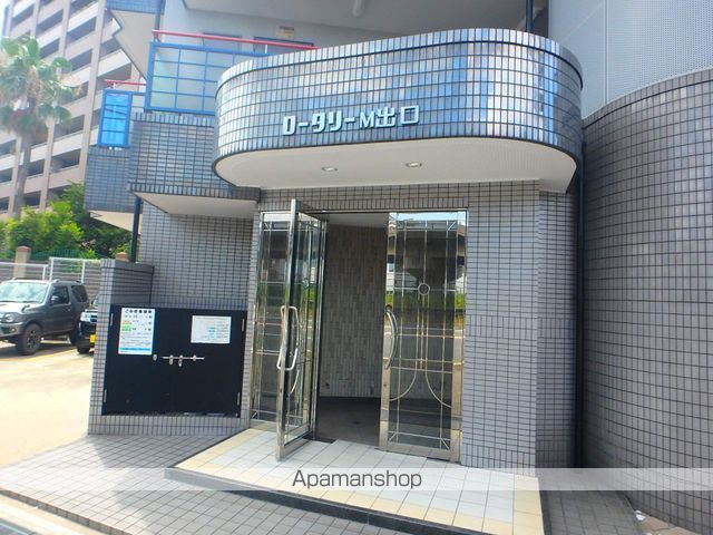 ロータリーマンション出口の玄関写真