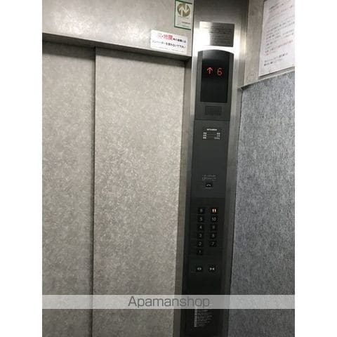 クレスト泉の玄関写真