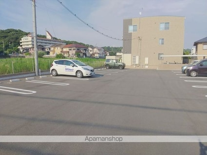 和歌山県和歌山市木ノ本[2LDK/66.84m2]の駐車場4