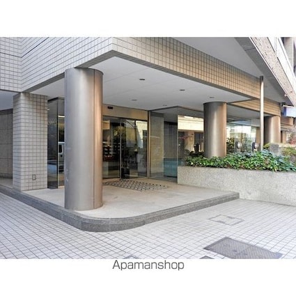 東京都港区南青山５丁目[1LDK/81.94m2]の共用部