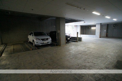 グランハイツ代々木[1K/31.36m2]の駐車場