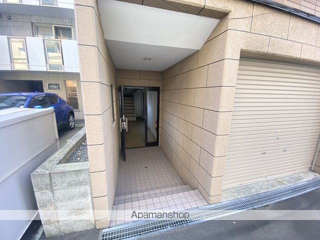 パークヒルズ中島公園の玄関写真