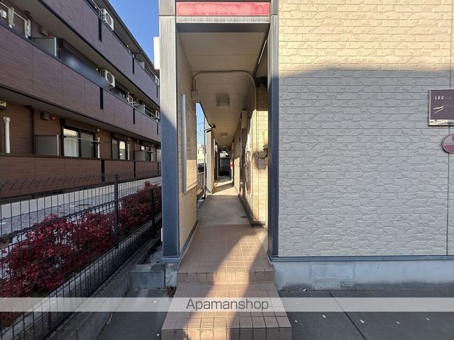 レオパレスウエストパレスIの玄関写真