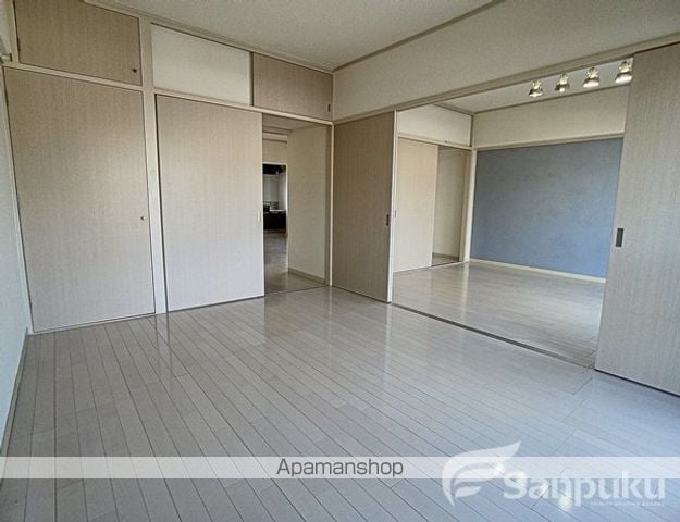 ニック石手の内装写真