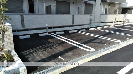 エクレール殿辻[1LDK/45.04m2]の駐車場