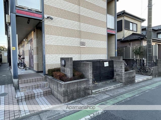 レオパレスロビンの玄関写真