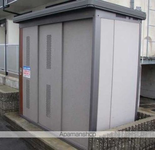 レオパレスアルブルヴィラージュの玄関写真