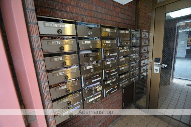 ロイヤル大今里の玄関写真