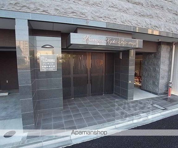プレサンス京都四条大宮の玄関写真