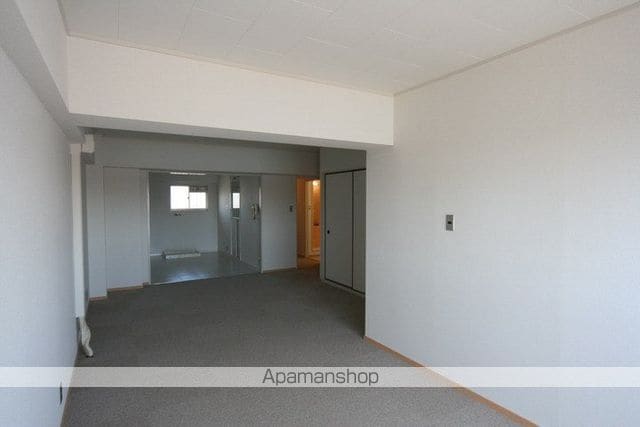 日商岩井池田マンションの内装写真