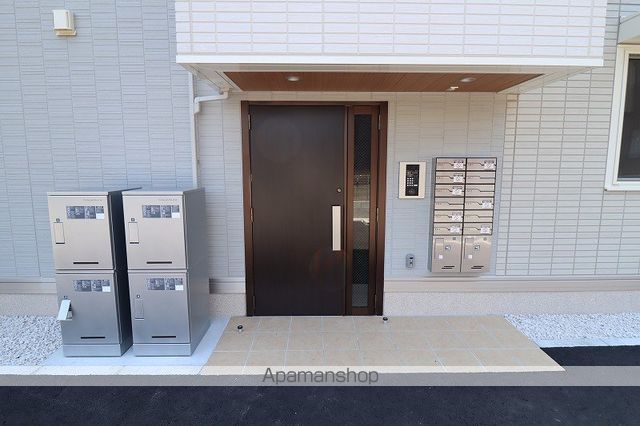 モンプリミエ ルラシオン IIIの玄関写真