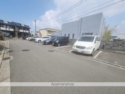 カーサ・カミーリァ　Ｃ棟[3LDK/81.02m2]の駐車場