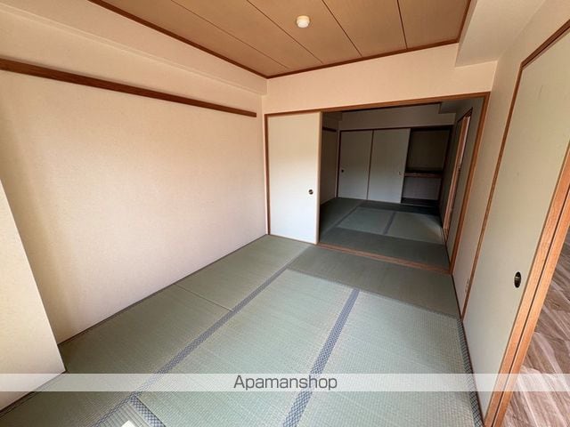 クリスタルの内装写真