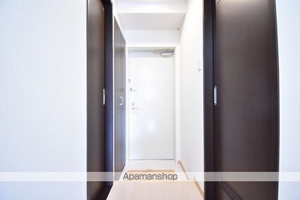 ヴィアーレ勾当台Ⅱ[1K/30.08m2]の玄関