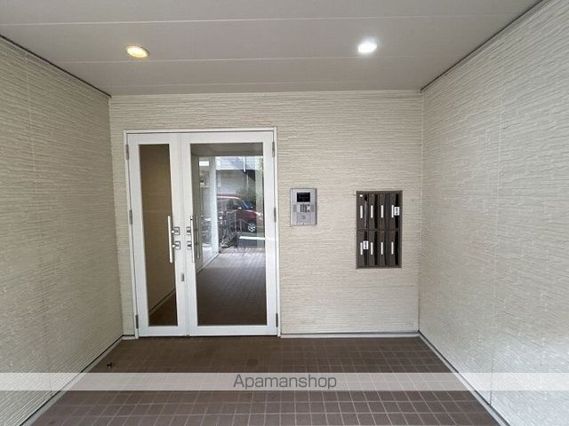 レオパレスウエストの玄関写真