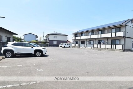 ベルシャトル　Ｃ棟[1K/26.71m2]の駐車場