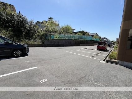 滋賀県彦根市野田山町[2LDK/49.58m2]の駐車場1