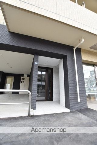 LEVANTE元町の玄関写真