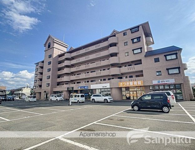 西沢ビルの外観写真