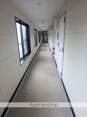 レオパレス西町北の玄関写真