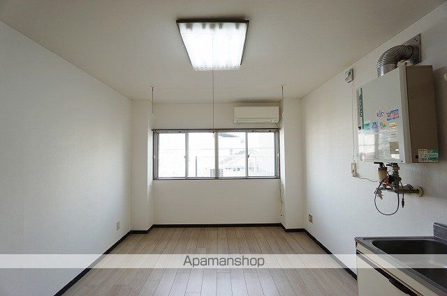 百小屋ビルの内装写真