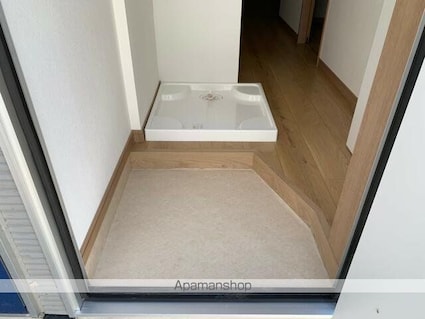 ＧａｒｄｅｎＣｏｕｒｔ上大岡Ａ号棟[1R/18.63m2]の玄関