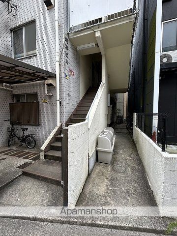 滝本ビルの玄関写真