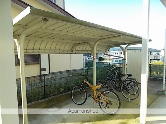 レオパレスクロスロードの玄関写真