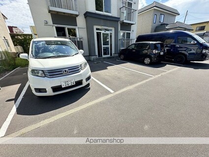 シャインリバー八幡Ⅱ[2LDK/54.27m2]の駐車場