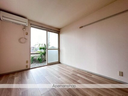 ウエストヒルズ・ショウ　ＡＢ　Ｂ[2K/39.23m2]のリビング・居間