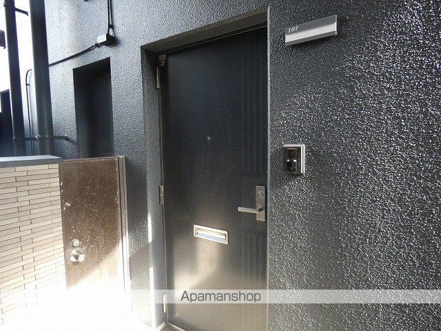 MATSUMOMENT桜井IIの玄関写真
