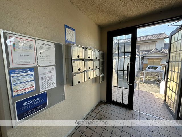 ロイヤルヒルズ山代参番館の玄関写真