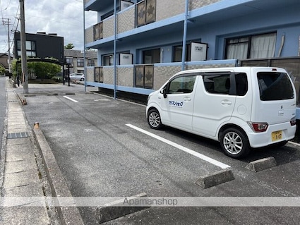 ウエストローズヒル[2LDK/53.9m2]の駐車場2