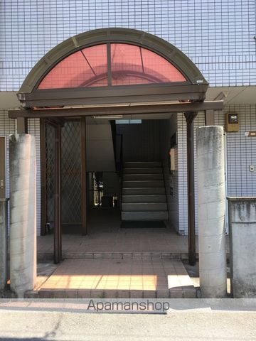 フルーレ高槻の玄関写真