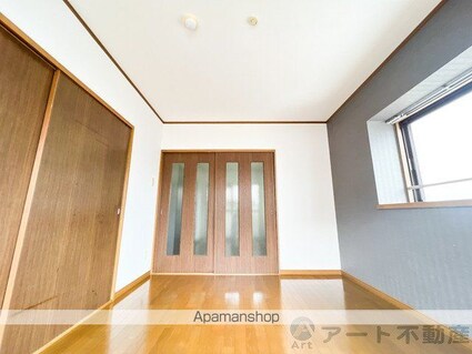 ユーミーＡＯＫＩ　Ａ棟[3DK/56.85m2]のリビング・居間