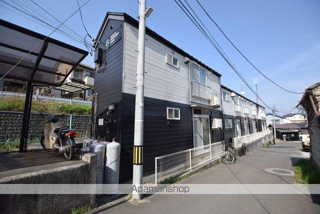 長屋アパートメントHACHIの外観写真