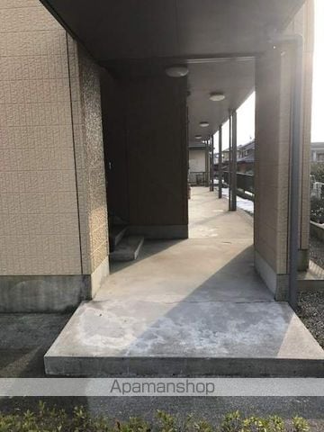 ヴィレッジVIVIB棟の玄関写真