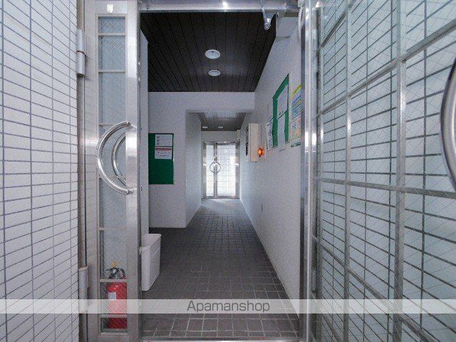 南6条発成ビルの玄関写真