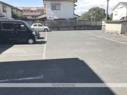 アーバン新徳田[2DK/50m2]の駐車場