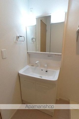 ヴィラ シャングリラ高田 Aの内装写真