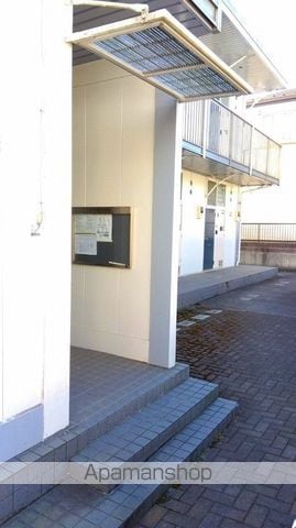 レオパレス100の玄関写真