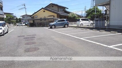 エステート今井[2LDK/55.84m2]の駐車場