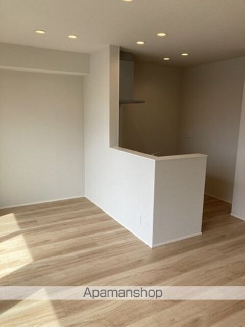 東京都世田谷区上北沢１丁目[2LDK/61.25m2]のリビング・居間