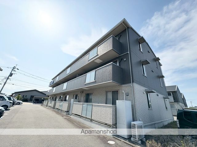 グランシャリオ B棟の外観写真