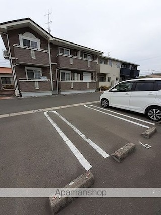 クオーレ　Ｂ[1R/32.9m2]の駐車場2